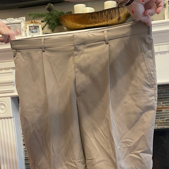 Walter Hagen Light Tan Flat Front Shorts - Picture 3 of 3